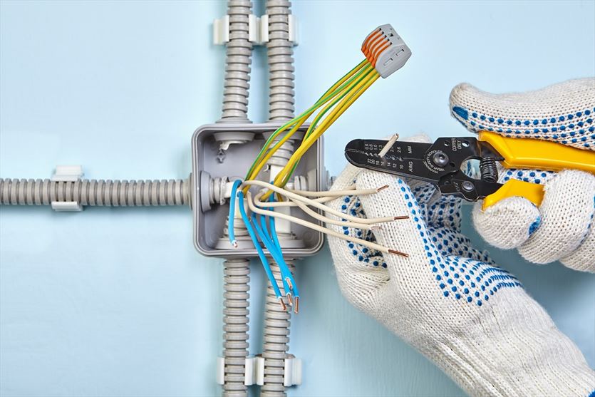 Wykonawstwo instalacji zasilających i oświetleniowych, Usługi Elektryczne Adam Jabłoński, Załuski